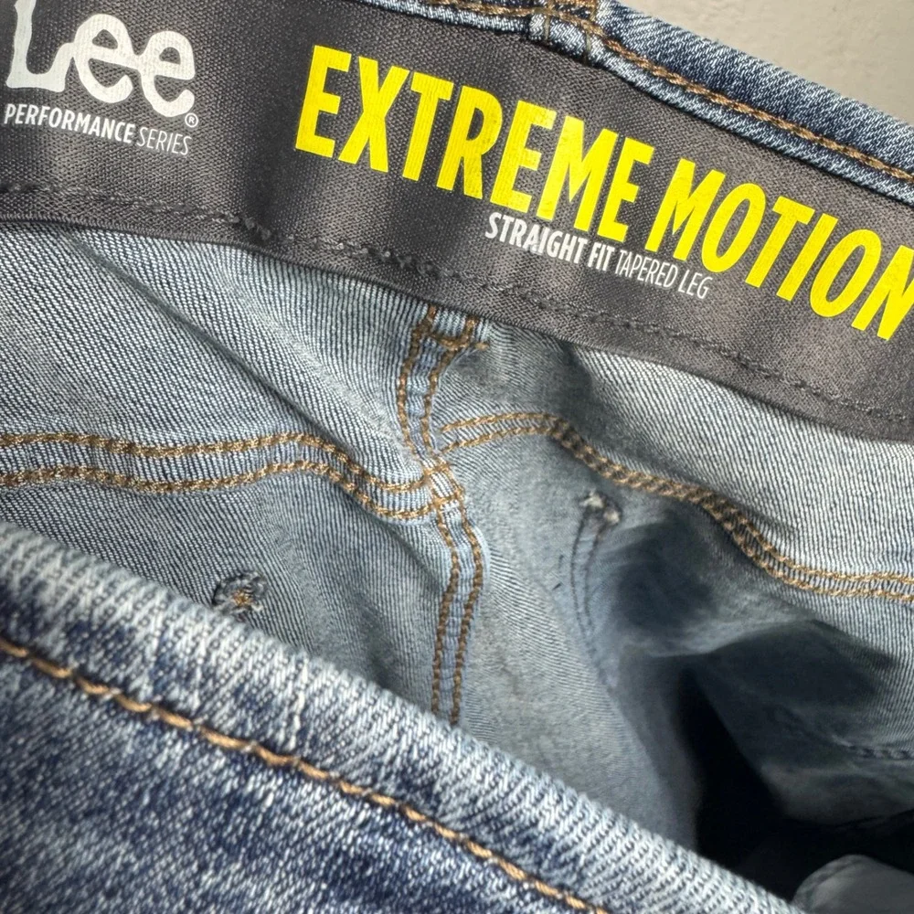 Lee Extreme Motion Mens Straight Fit Tapered Jeans Medium Wash 38x30 Denim NEW